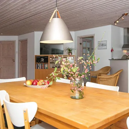 04487 * Ebeltoft